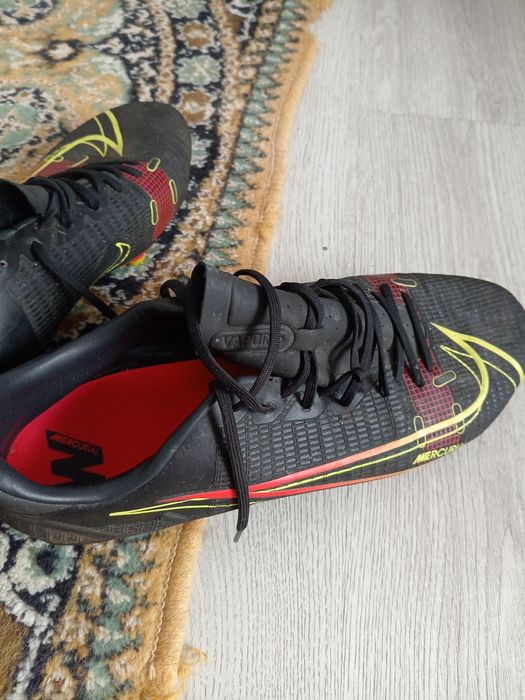 Ghete de fotbal originale