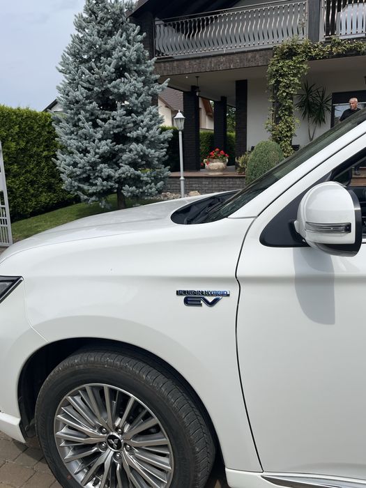 MITSUBISHI Outlander 2021 — imagine 2