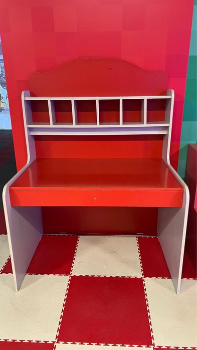 Детский стол писменный