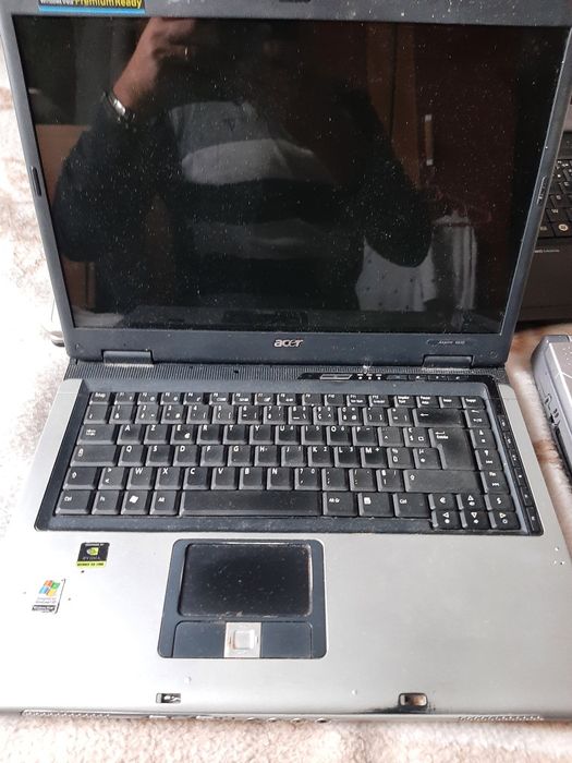 Vând laptopuri second-hand pentru piese de schimb