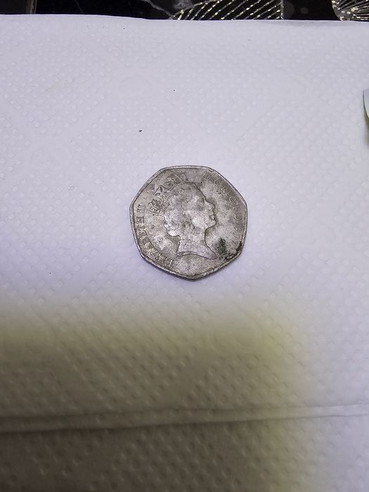 Часовник механичен и антични монети