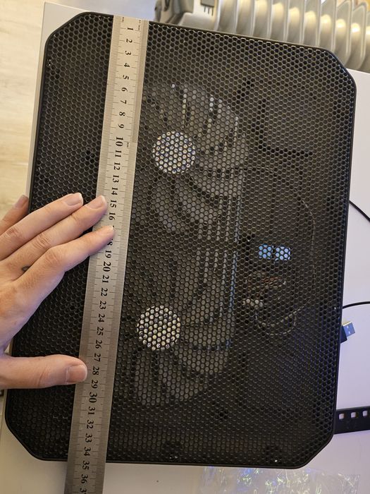 Стойка за лаптоп с 2 вентилатора и LED