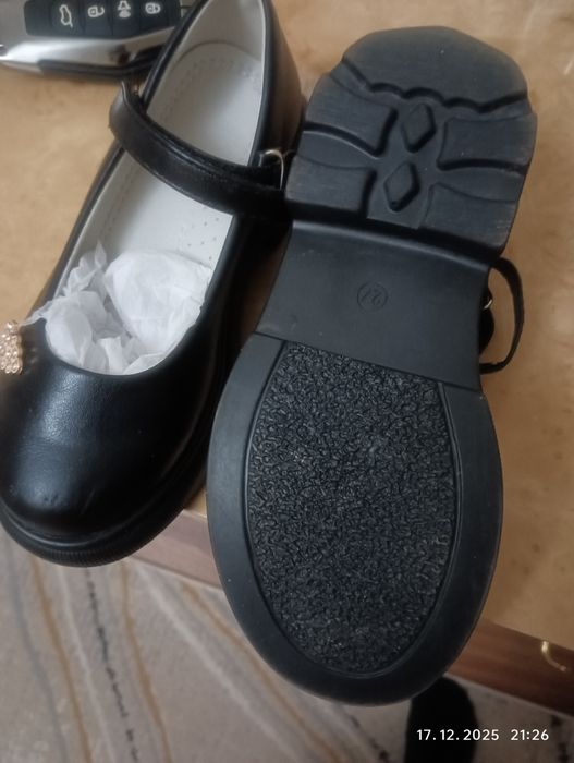 Продам детские туфли