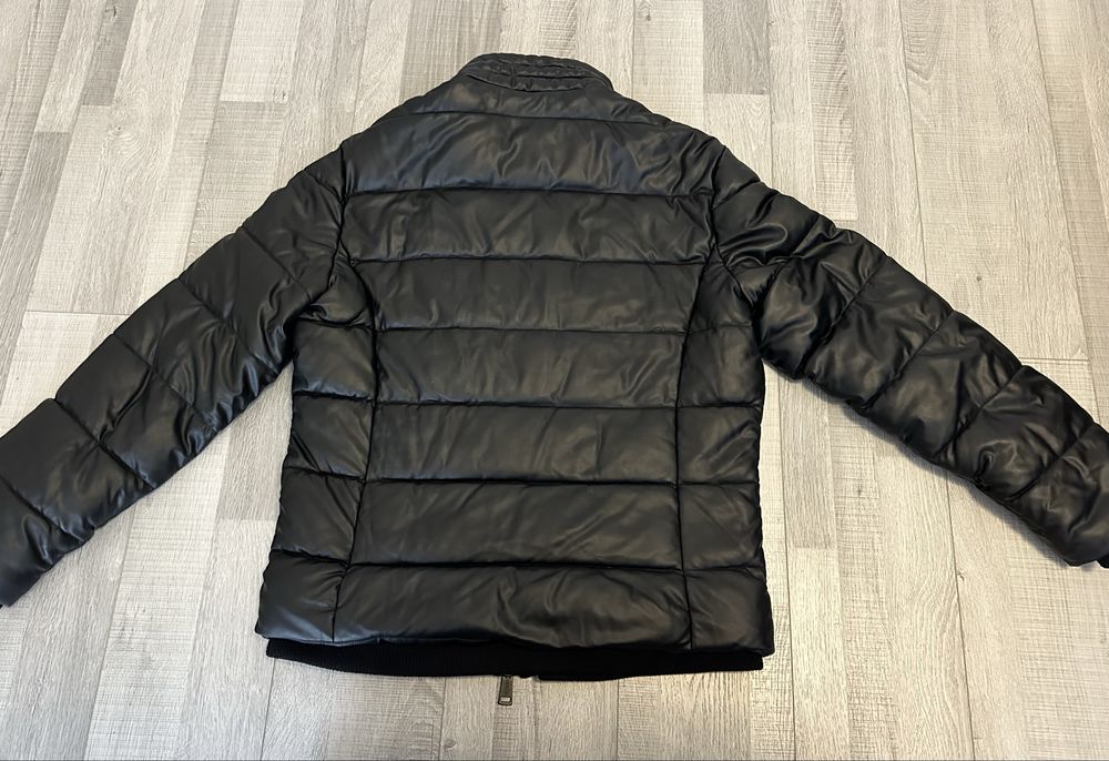 Geaca  GUESS marimea L