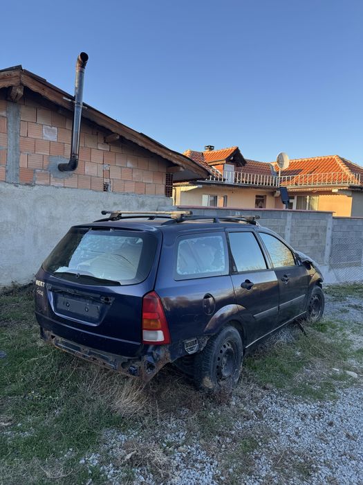 Форд Фокус 1.8 на части