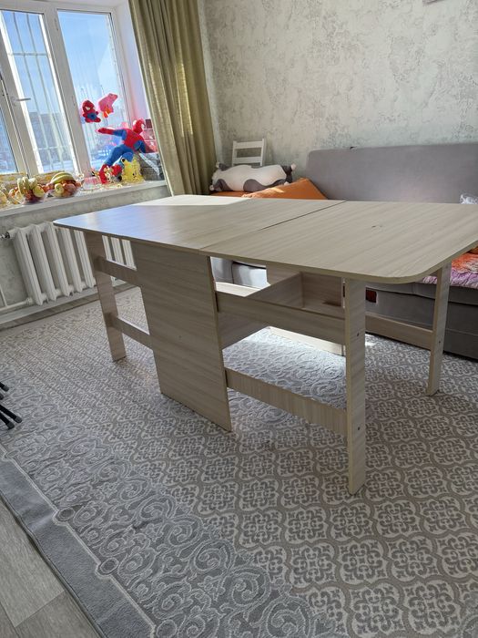 Стол раскладной размеромв 90*1,90
