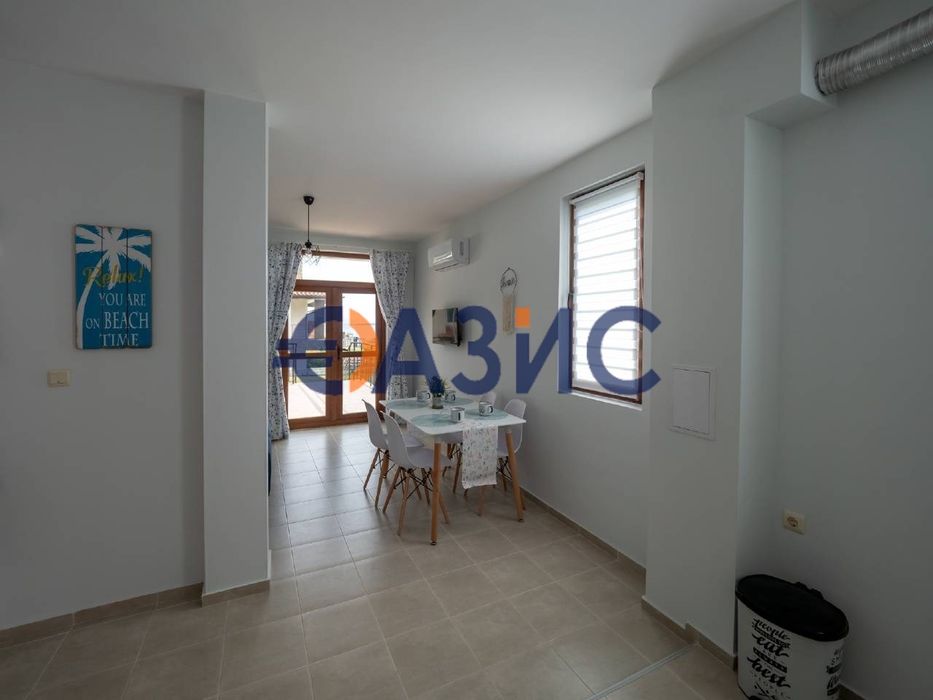 Къща на 3 етажа 320 кв. м. + парцел 500 кв. м., м. Инцараки, Свети