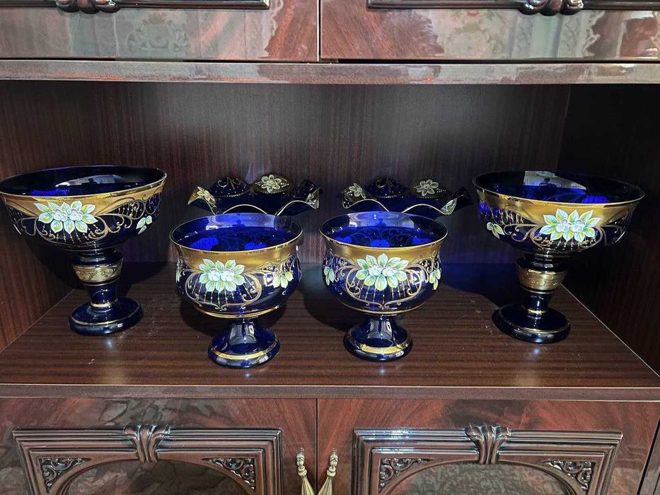 Xrustal va bagema idishla sotiladi