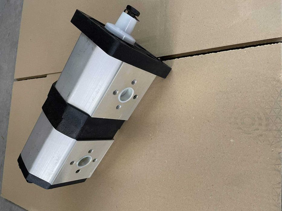 Pompa hidraulica dubla grupul 3 sens rotatie dreapta 42 cc/42cc