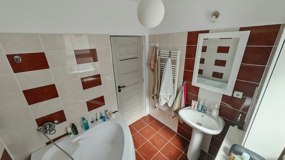 Inchiriez ap 3 camere Buna Ziua