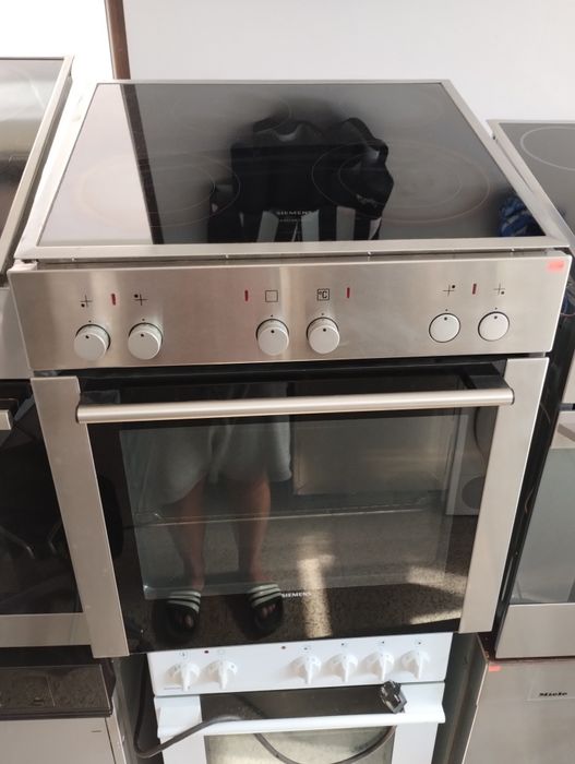 Фурна с стъклокерамичен плот SIEMENS Пиролиза