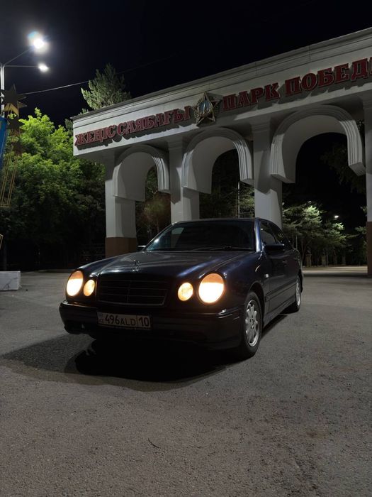 Mercedes-Benz E 230