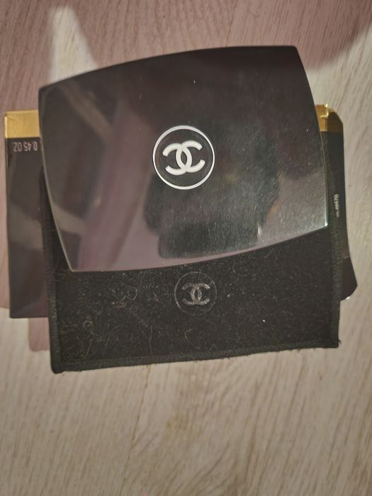 Оригинална пудра на Chanel опаковка