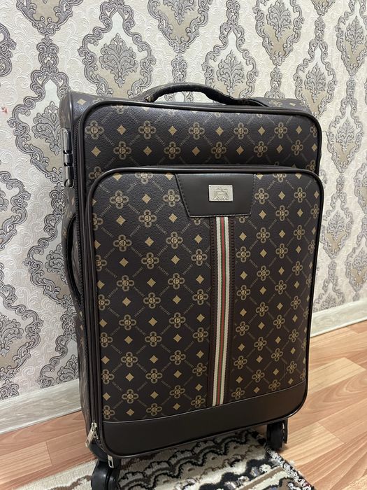 Компактный чемодан