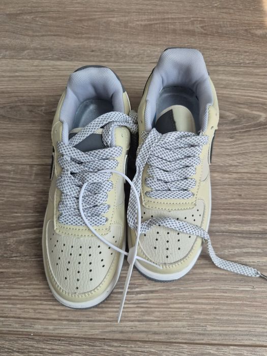 Кроссовки Nike белые