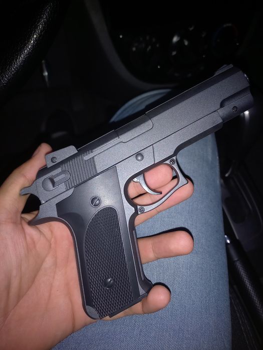 Песталет металичски