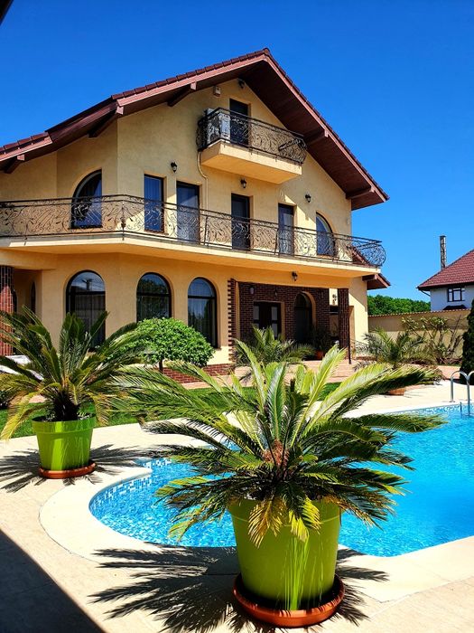 Ofer catre inchiriat pe termen lung, vila de lux in cartier Trivale.