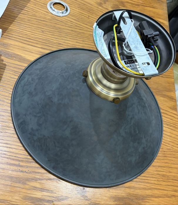 Lustra din metal , design industrial
