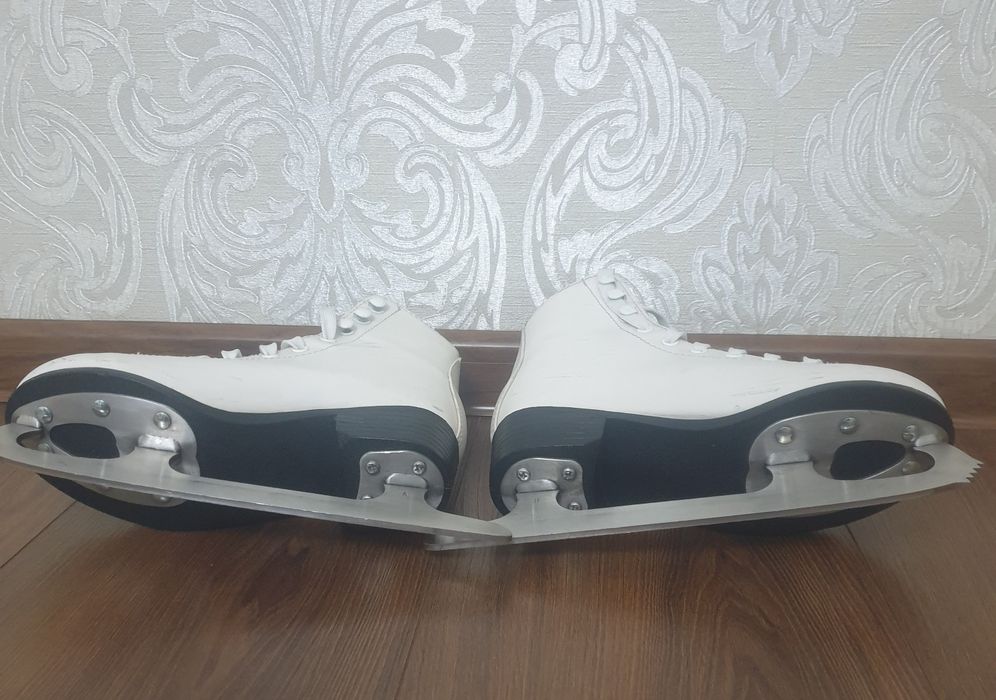 Коньки для девочек б/у 32р.