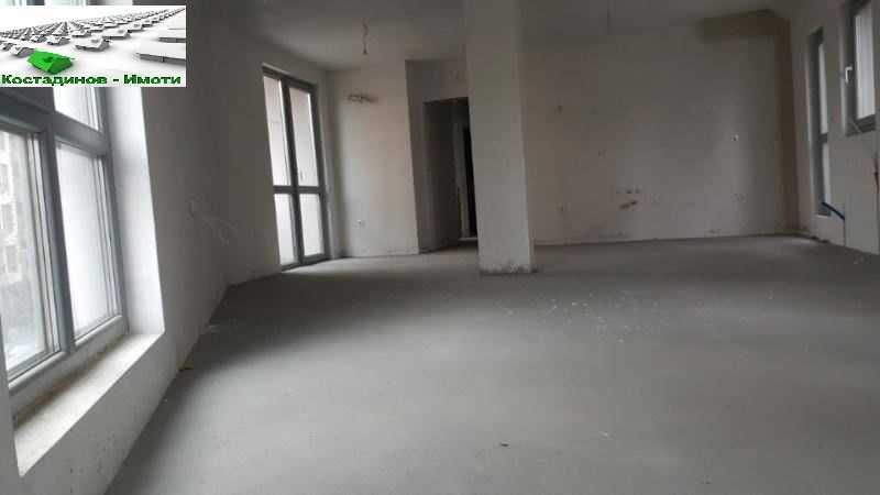 Продава се Многостаен апартамент в Пловдив, Кършияка - 134 кв.м за 2041 €/кв.м - Снимка #1