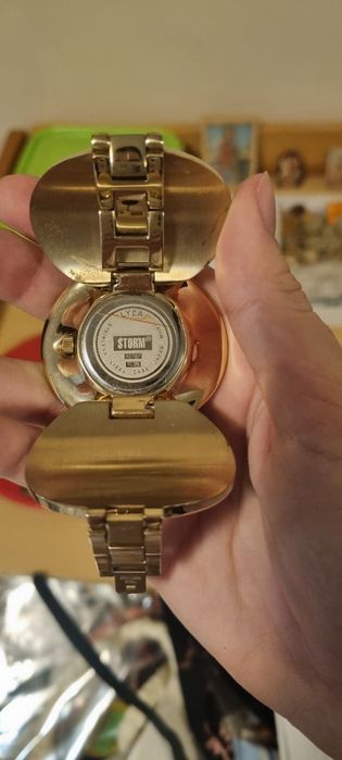 Часовник елегантен