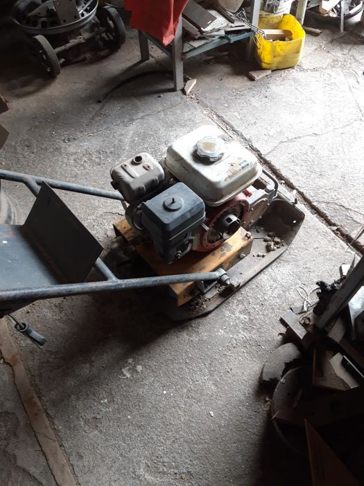 Бензиновый трамбовчик