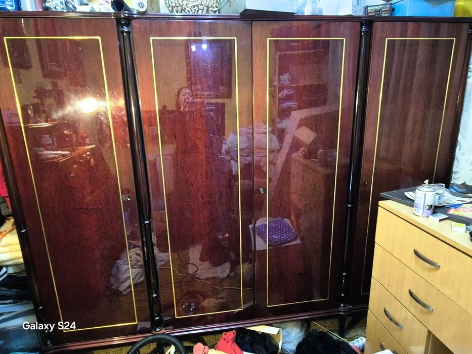 Vând sifonier stare bună , lipsa cheile