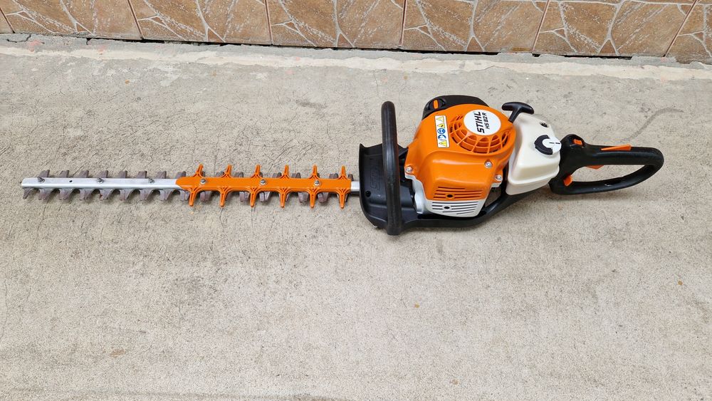 Foarfeca de tuns gard viu stihl HS 82r.
