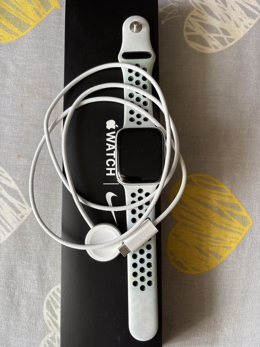 Apple Watch SE 44 Nike