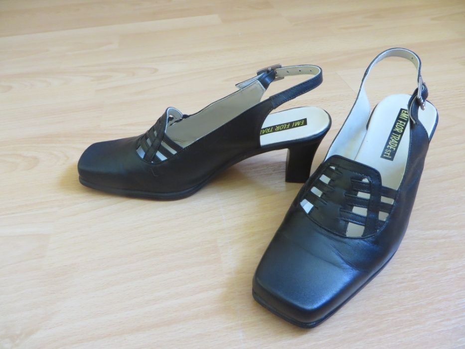 Pantofi negri din piele