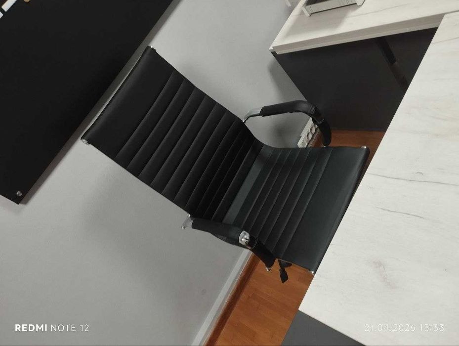 Продаётся современный офисный стол руководителя в комплекте.