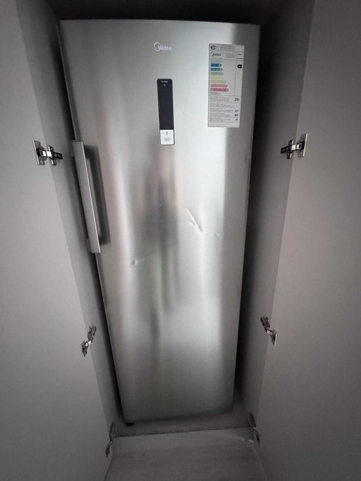 Продаётся морозильная камера Midea