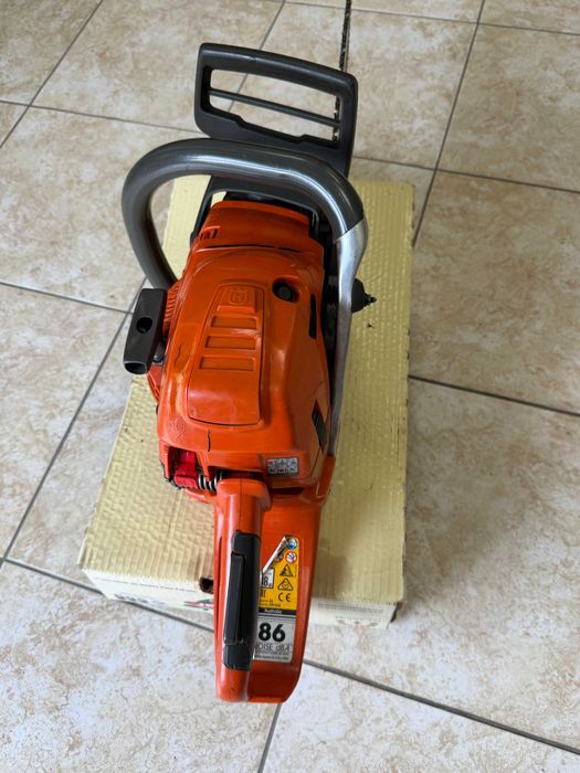 Продавам моторен трион Husqvarna 555 Professional / Цена: 320 евро