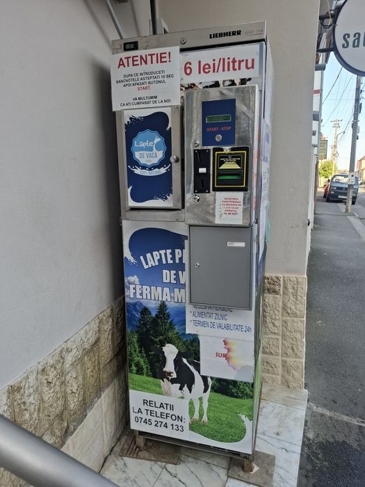 Vând dozator de lapte