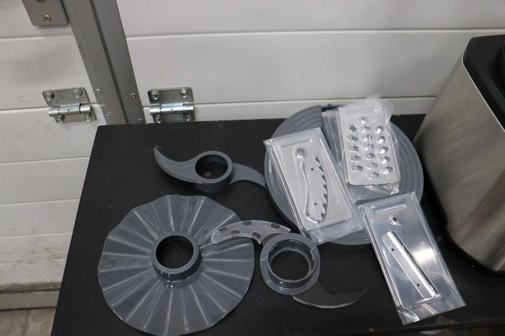 Кухненски робот Cecotec Paprika, 2000W, неръждаема стомана, 3.5L