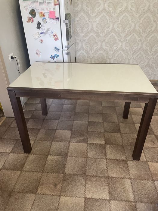 Продаю кухонный стол