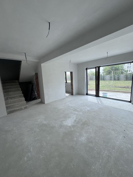 Casa / Duplex în Braytim / Uzina de apa / Antena , 4 dormitoare, 3 bai  bucatarie inchisa , curte  cu intimitate, acces privat.