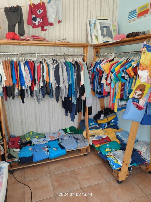 Стелажи за дрехи