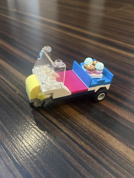 Set lego friends cafeneaua cu briose a oliviei