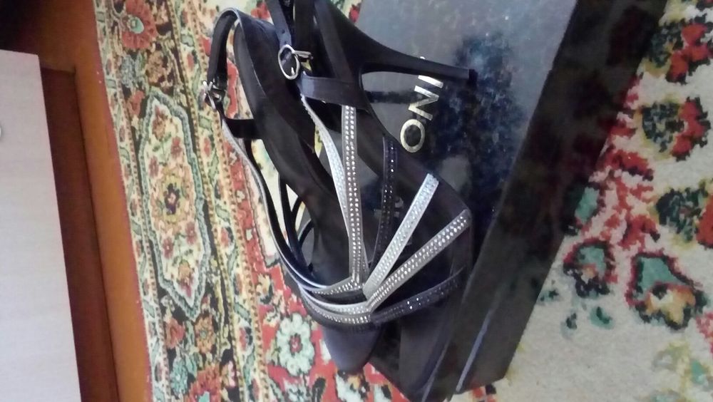 Продам босоножки