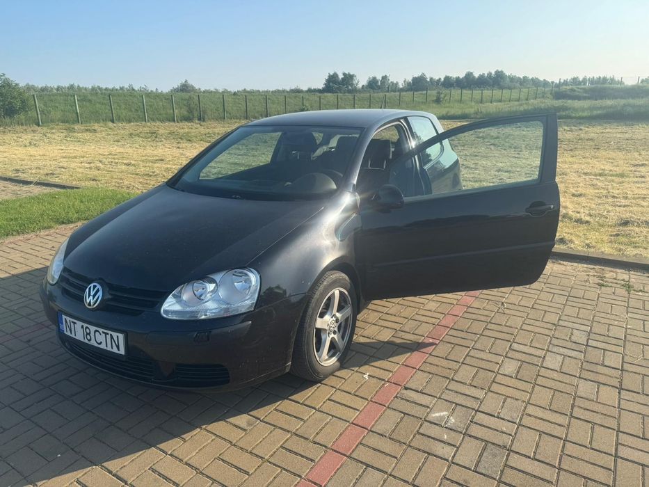 Vând sau schimb golf 5 cu ceva in 4 uși!