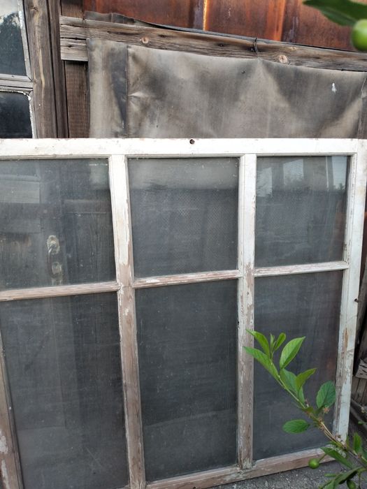 Рама оконная деревянная