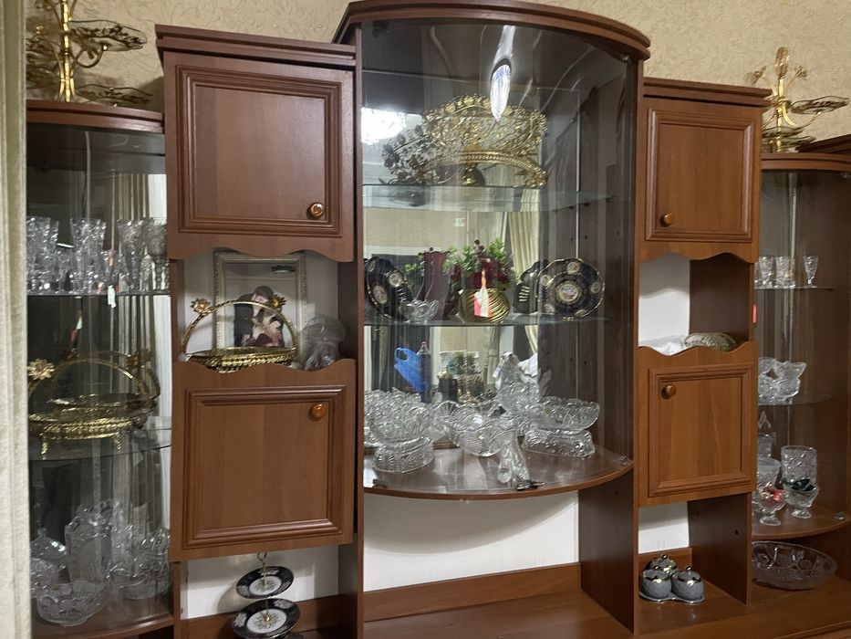 Продаётся Стенка (подходящий и на гостинный и спальне)