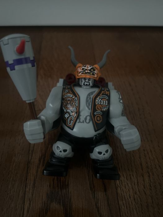 LEGO ninjago Killow figurina conpleta cu Mask of Deception si accesori