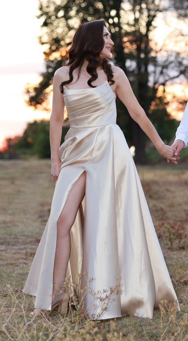 Официална рокля          .