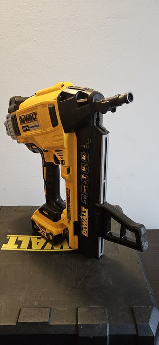 Pistol cuie dewalt dcn 890