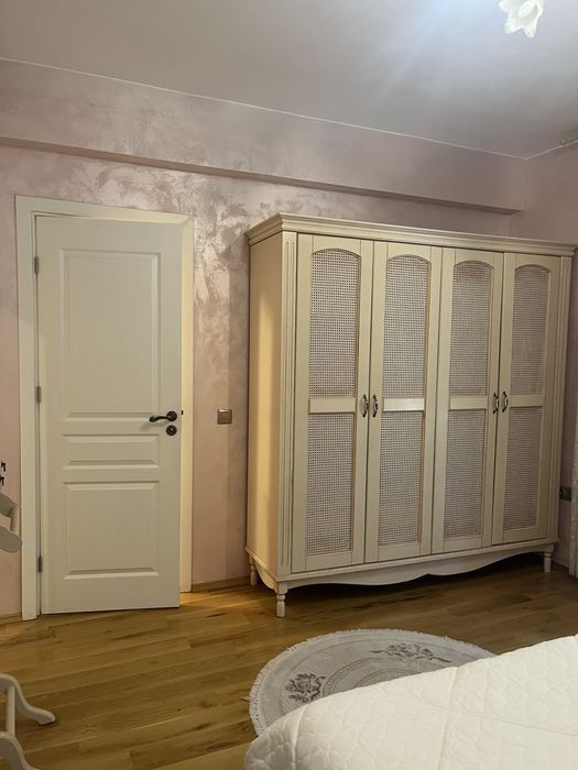 Продава се Четиристаен апартамент в Варна, Базар Левски - 220 кв.м за 2432 €/кв.м - Снимка #16