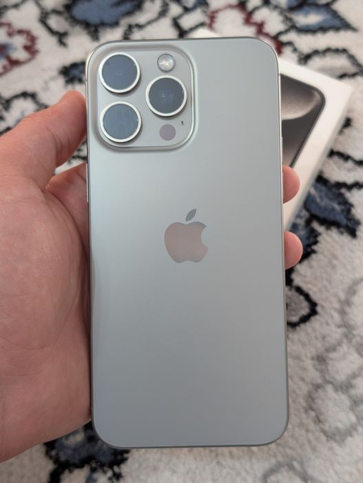 iPhone 15 pro max 256gb natural titan