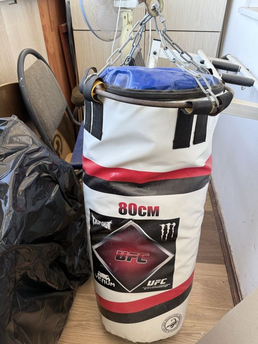 Турник и боксерская груша