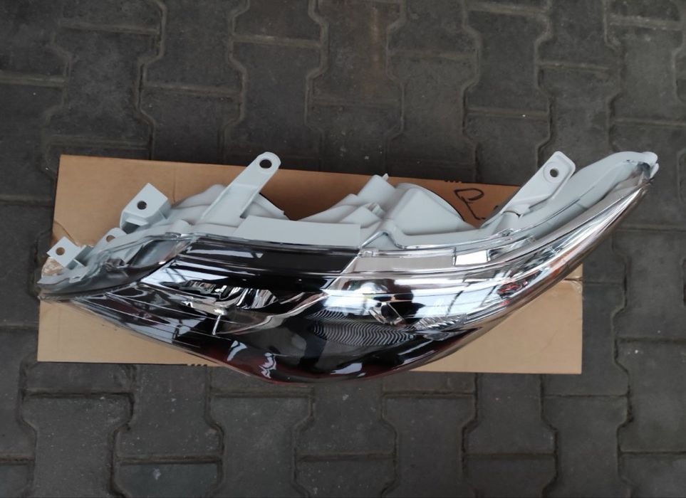 Продам комплект фар на Камри-50 SE